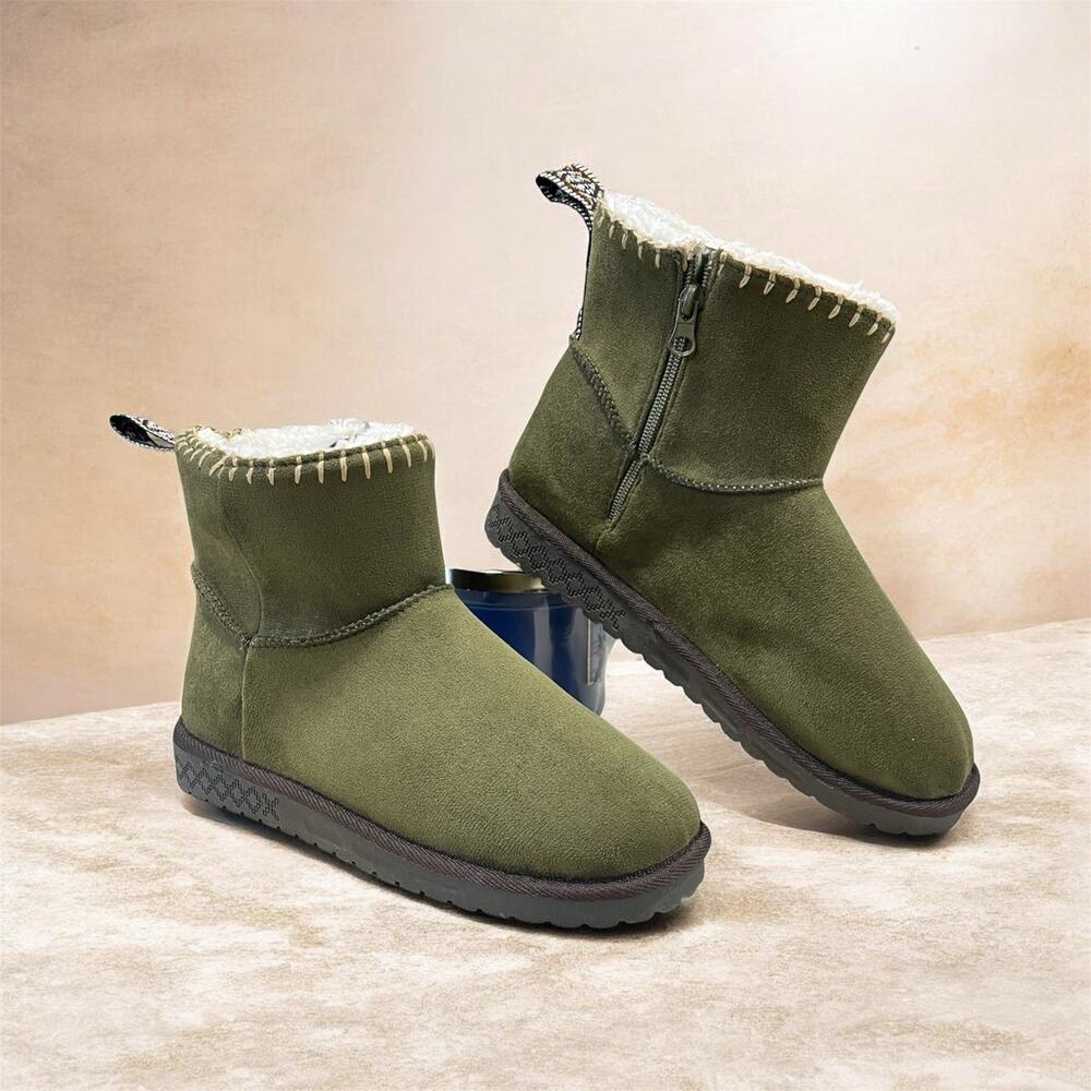 NWOT-Muk Luks Cozy Tatum Women's Size 8 Side Zip Green Booties Casual Wear